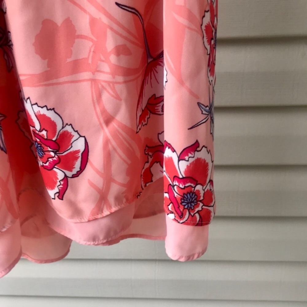 ๐ Charlotte Russe Floral Tank top - Picture 3 of 8